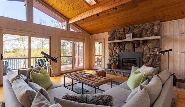 Gorgeous Waterfront w/Hot Tub and Game Level