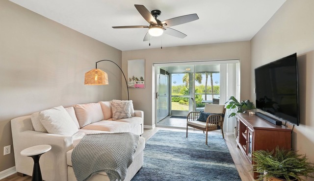 Gorgeous water view 2-bedroom condo minutes from Marco Island