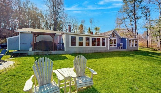 Gorgeous Waterfront Home on Westport Island with 2 Sunrooms