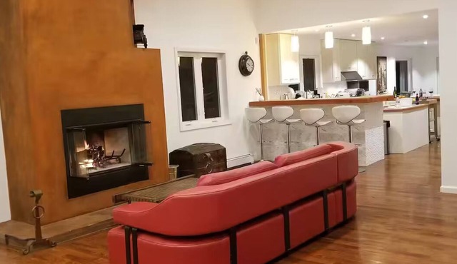 Gorgeous Waterfront and Indoor Pool Family Oasis!