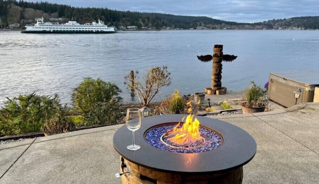 Gorgeous waterfront home with new hot tub and beautiful afternoon sunsets.