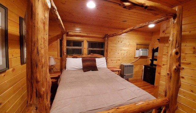 Gorgeous Waterfront Cabin, Stunning Nature Setting Near PSU