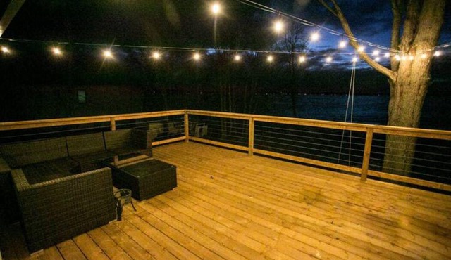 Gorgeous Waterfront Cottage 1 Hour from Toronto