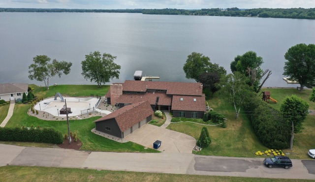 Gorgeous waterfront home on Cannon Lake