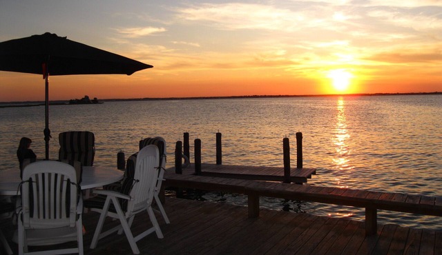 Gorgeous Waterfront Home with Spectacular Views! Book Your Getaway Now!