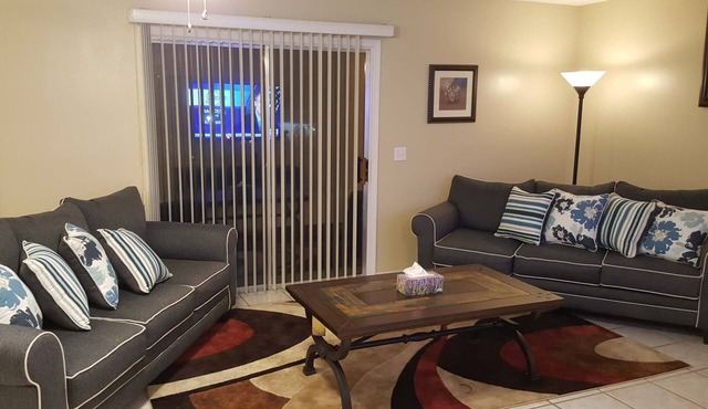 🧡Gorgeous Waterfront Oasis In Heart of The Villages 2 BR, 2 BA