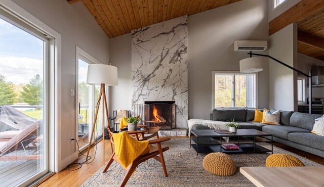 Gorgeous Waterfront w/Hot Tub and Game Level