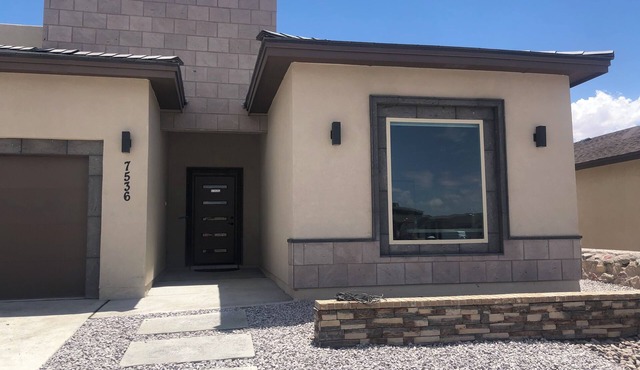 Gorgeous West Side Desert Oasis