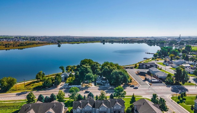 Gorgeous Windsor Lake Townhome - 2 Bed, 1 1/2 Bath