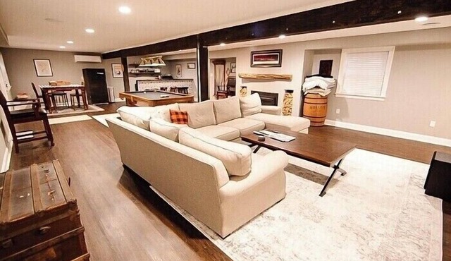 Gorgeously Renovated 3500 square foot Oxford home in Richmond!