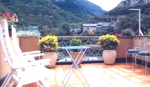 Gorges du Tarn - Nestled in the hollow of the Tarn