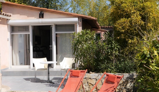 Gorgous, independent studio with terraces