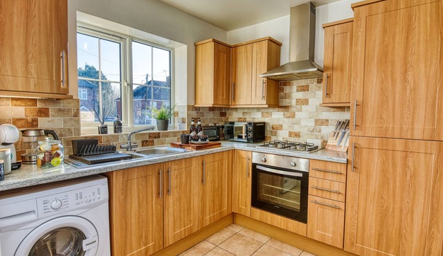 Gornal Dudley-2bed-Contractor &Long stay -Parking!