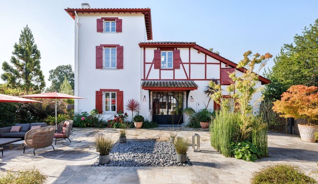 GORRIA - Luxury villa, heated swimming pool, tennis court, bowling green in Arcangues