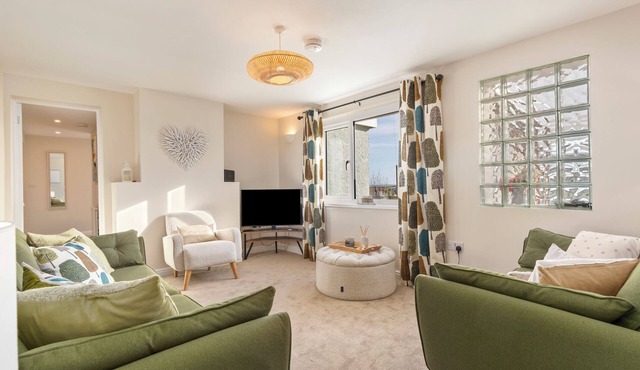 Gorse Cottage - Sea Views, Village Centre