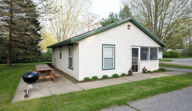 Goshorn Lake Resort Cottage #21