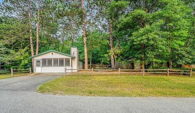 Goshorn Lake's Endless Summer | Cottage in Saugatuck w/pool access