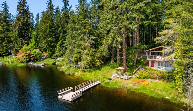 Goss Lake Getaway by AvantStay | Lakefront Escape