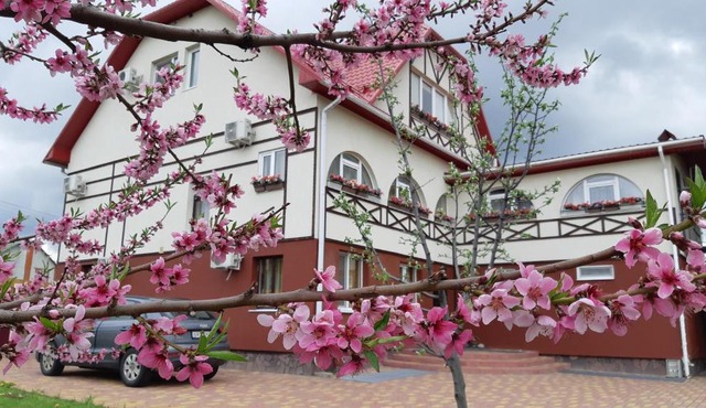 Gostievoi dom v Volokonovkie na Iesienina