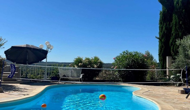 Goudargues: Hills & Heated Pool