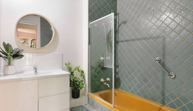 Goughs Retreat - Convenient to lake and mountain.