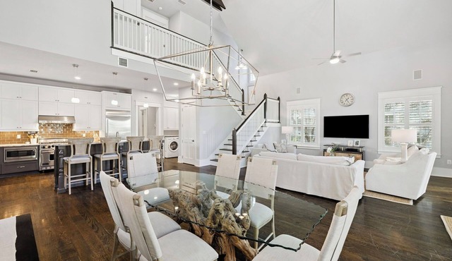 Gourmet Chef's Kitchen! Multiple Porches! 4 Bikes!