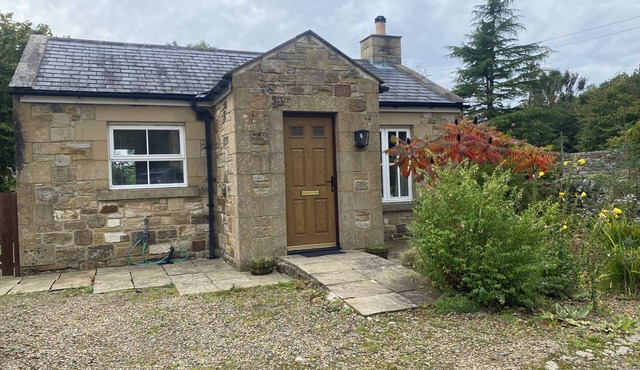 GOWANLEA, pet friendly, character holiday cottage in Bellingham