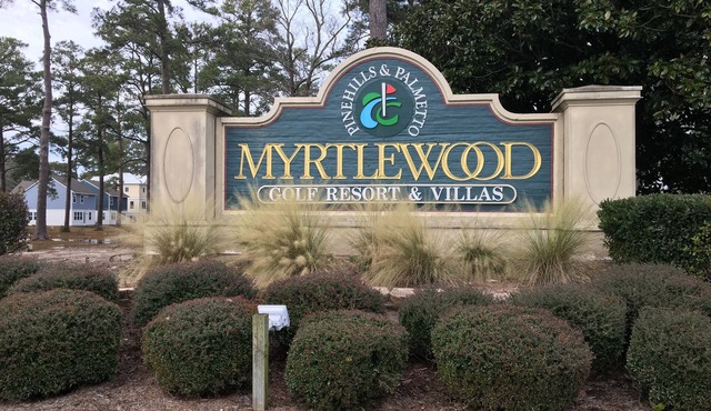 GR RATE GR LOCATION! 2 BEDRM 2 BATH ELEVATOR, APROX 1 MILE TO BEACH, GOLF VIEW.