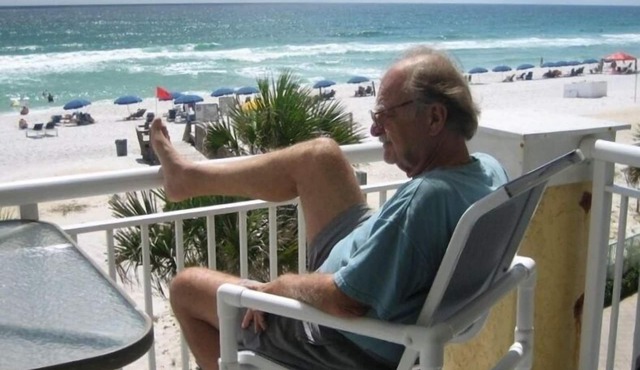 GRAB EARLY BOOKING DISCOUNTS NOW! FREE BEACH SERVICE MAR-OCT. PRIME END UNIT!