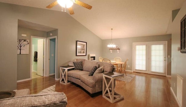 Grace Hill Get-away…Style & Comfort in 3/2 Home