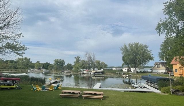 Grace on the Lake - Cozy home on Big Marine Lake