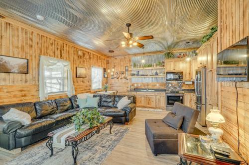 Grace Place Clark House on Farm Shared Hot Tub!