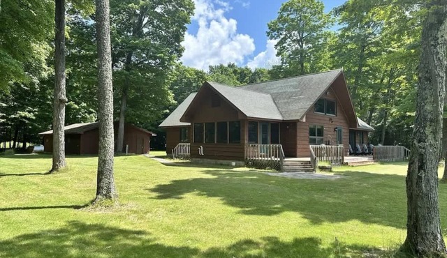 Grace Place Lakefront Retreat on Lac Vieux Desert