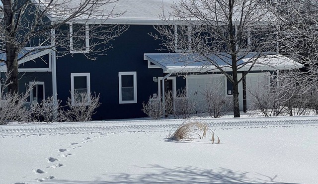 Grace - Quiet country setting 1 mile from highway. Close to everything!