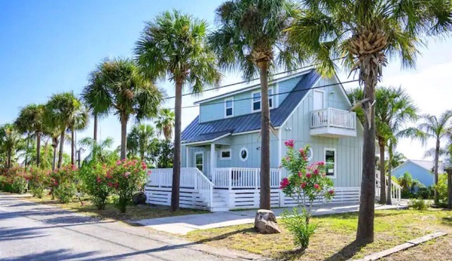Grace's Cottage w/pier & Beautiful pool