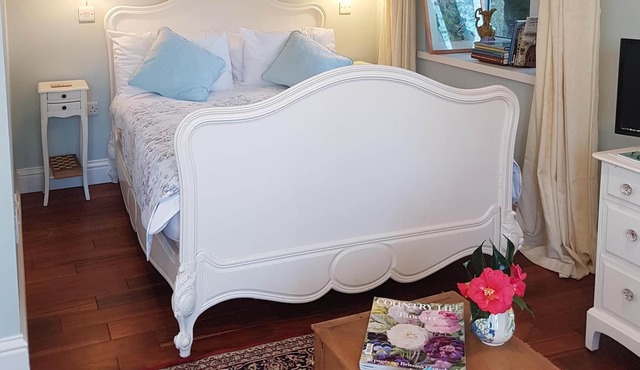 Grace's Studio at Lamorna Hideaway in the heart of the idyllic Lamorna Valley