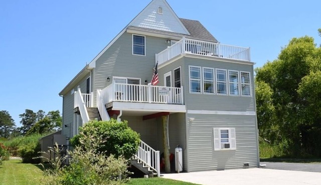 Grace Street Refuge-Beautiful VIEWS of the Chincoteague Bay, Firepit!