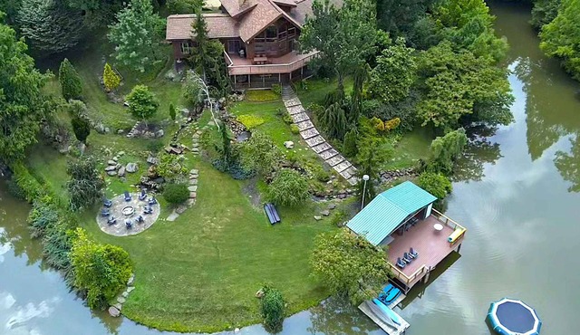 Grace Woods - Private Lake | Dock | Large Groups | 3 Entire Homes! Lake House, Apartment, & Cabin.