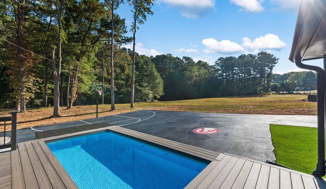 Graceland *Pool & Spa Farmhouse Miniature Horse*