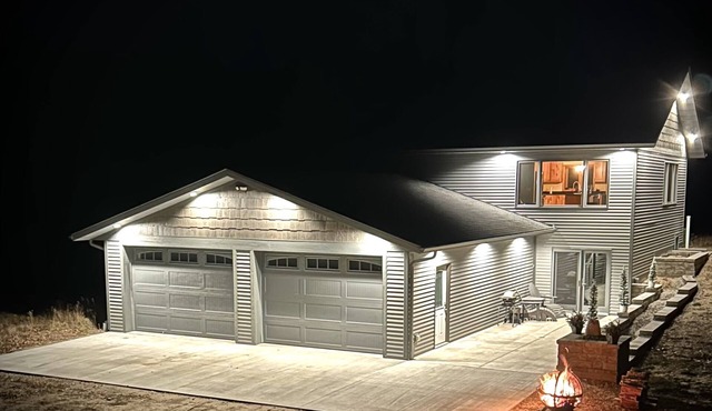 Gracie- A spacious house near Swan Lake!