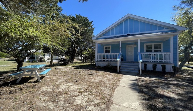 Gracie's Place is a charming cottage located in the quaint village of Avon with laid-back atmosphere