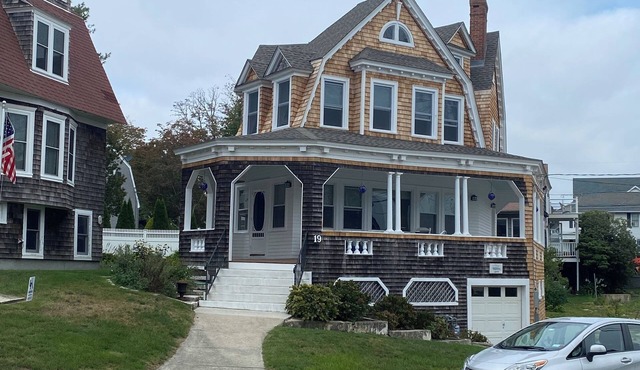 Gracious, Airy New London Cottage, Steps from Private Beach