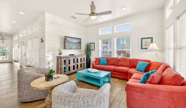 Gracious Home w/Lake Views, Fire Pit, and More Amenities in Cinnamon Shore