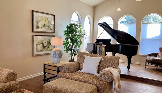 Gracious New Mexico Retreat ~ Sweeping Views, Walking Trails & Balloon Sightings