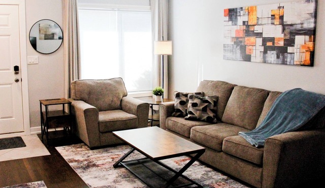 Grade A Working Class Safe Neighborhood 3BR up to 6 guests. Updated & Best Price