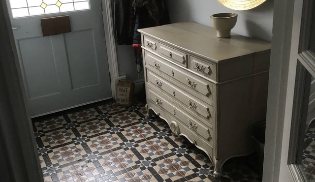 Grade II listed cottage in the heart of Bovey Tracey with parking & garden