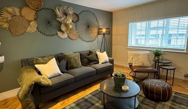 Grade II Listed Central Historic Plymouth Barbican Apartment