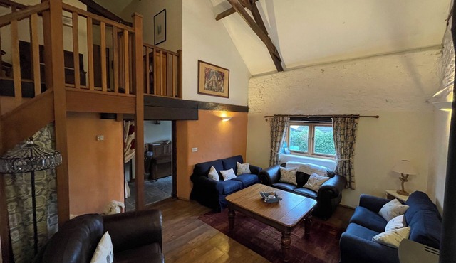Grade II listed comfy barn conversion close to Taunton - Dogs welcome!