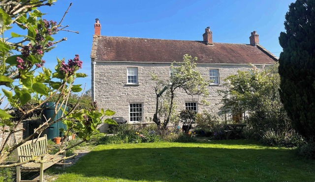 Grade II Listed House, Tranquil Garden & Parking