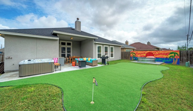 Graford by AvantStay | Hot Tub, Firepit, Mini Putt